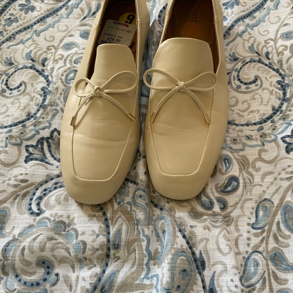 Woman’s  Cream Loafers